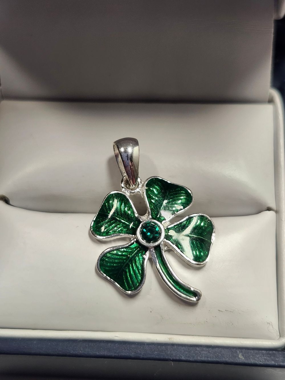 Green Four-Leaf Clover Pendant Necklace - Sterling Silver Plated